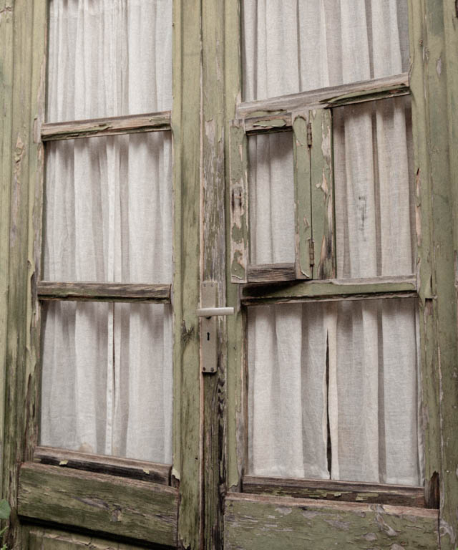 Wooden door in the island of Mallorca